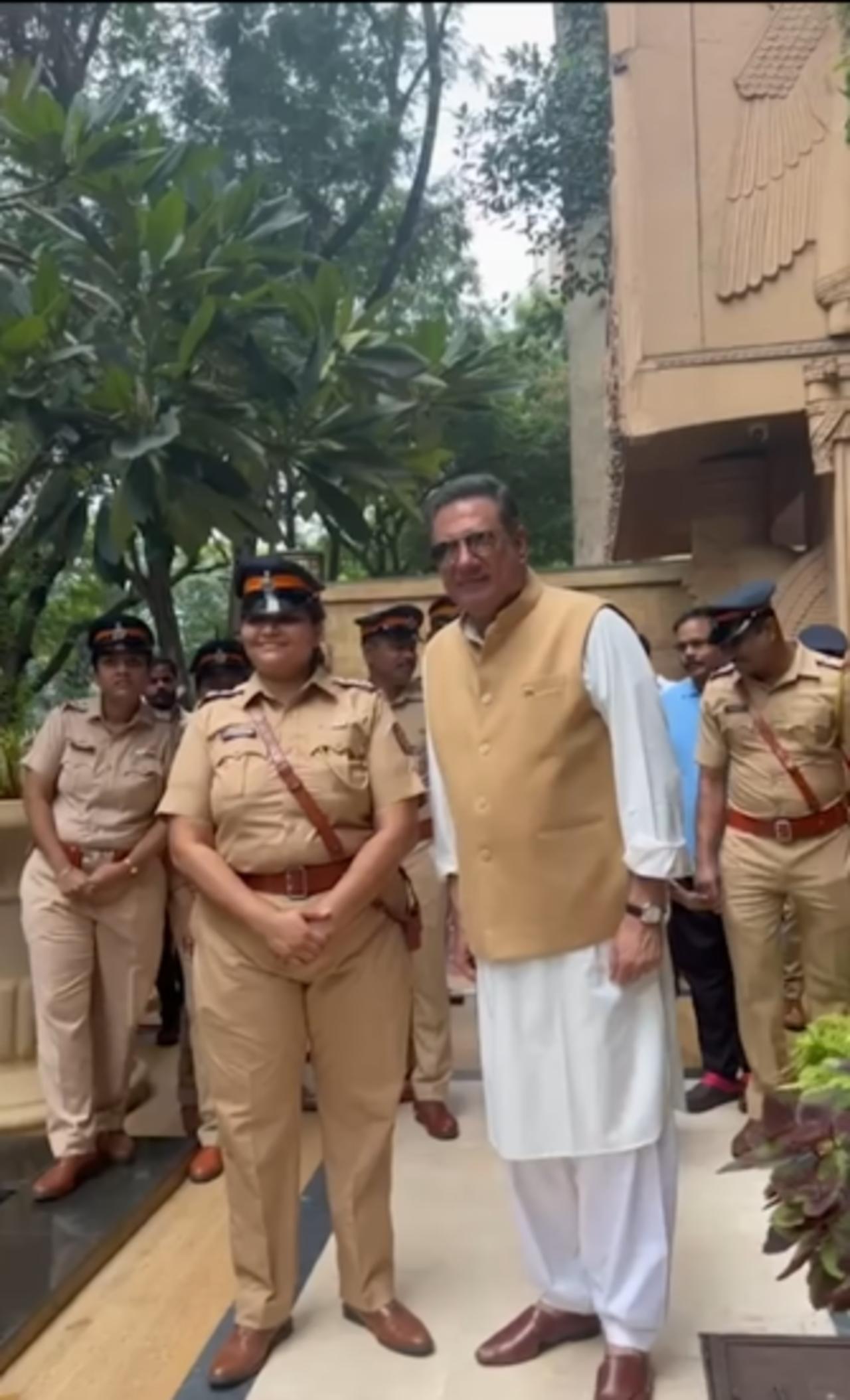 Boman Irani hoisted the flag with the Mumbai police